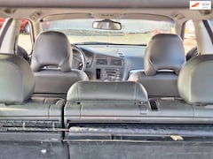 Volvo V70 - €1150, -2.4 MET LEER EN TREKHAAK APK