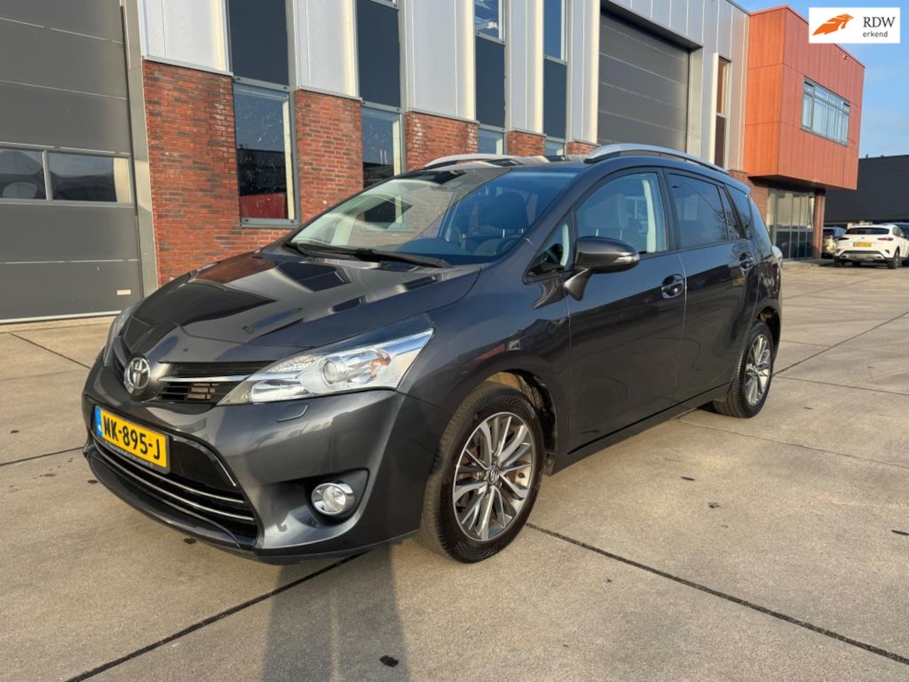 Toyota Verso - 1.8 VVT-i Dynamic 7 persoon BJ 2016 Navi - AutoWereld.nl