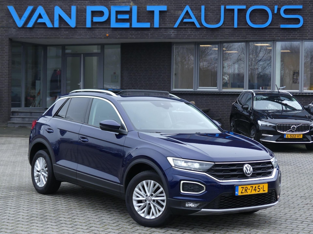 Volkswagen T-Roc - 1.0 TSI Style Business / PANO / VIRTUAL / FULL LED - AutoWereld.nl