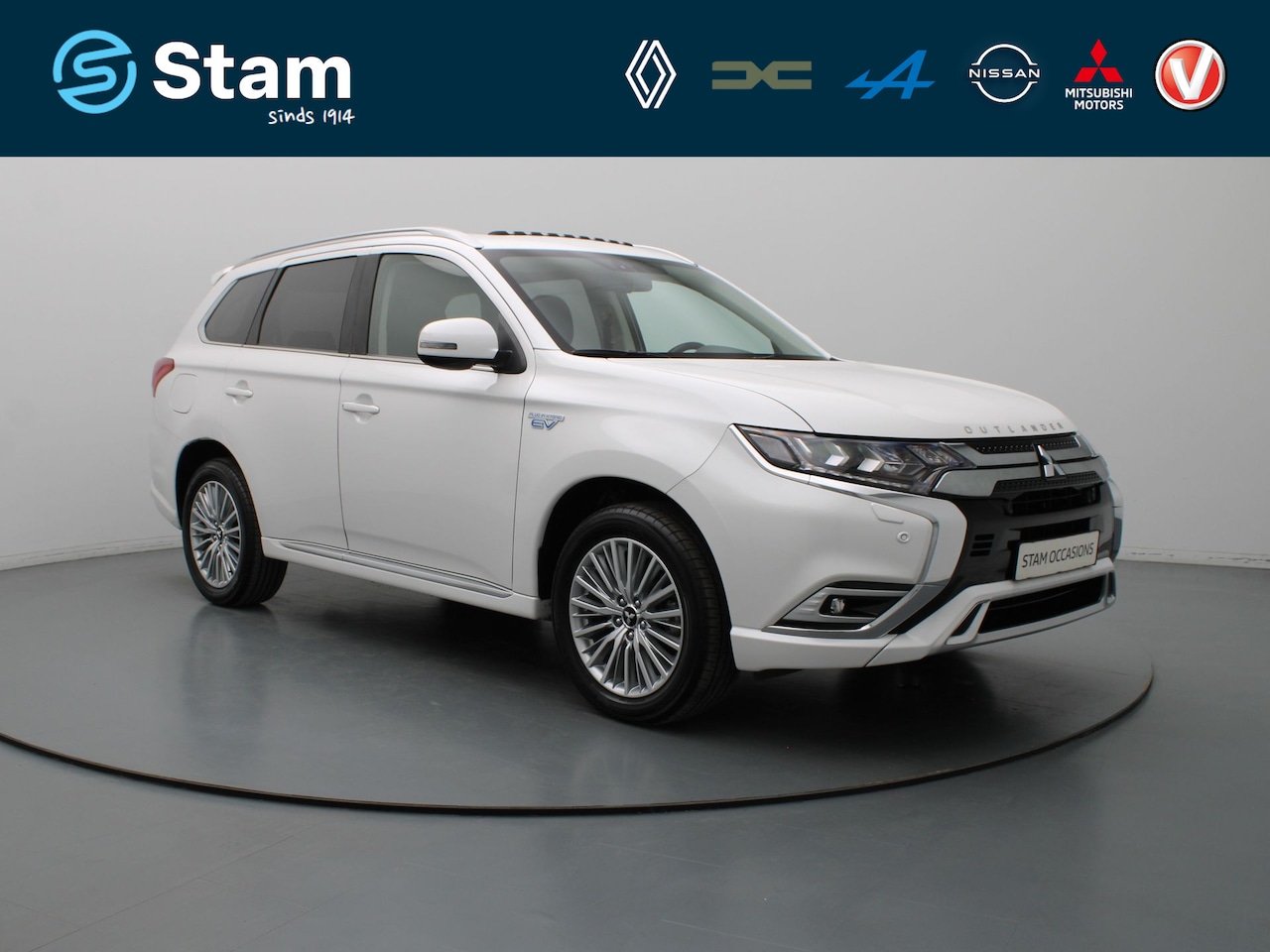 Mitsubishi Outlander - 225pk PHEV Intense+ Camera | Cruise | Parkeersens. v+a | Stoel-/stuurverw. - AutoWereld.nl