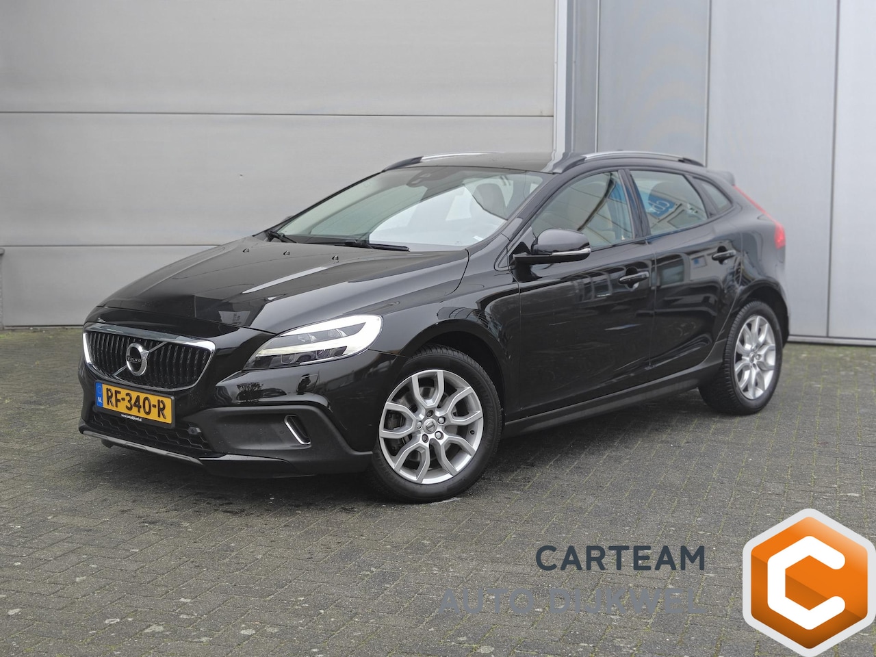 Volvo V40 Cross Country - 1.5 T3 Nordic+ Luxury Vol/Elektr. stoelek/Virtual - AutoWereld.nl
