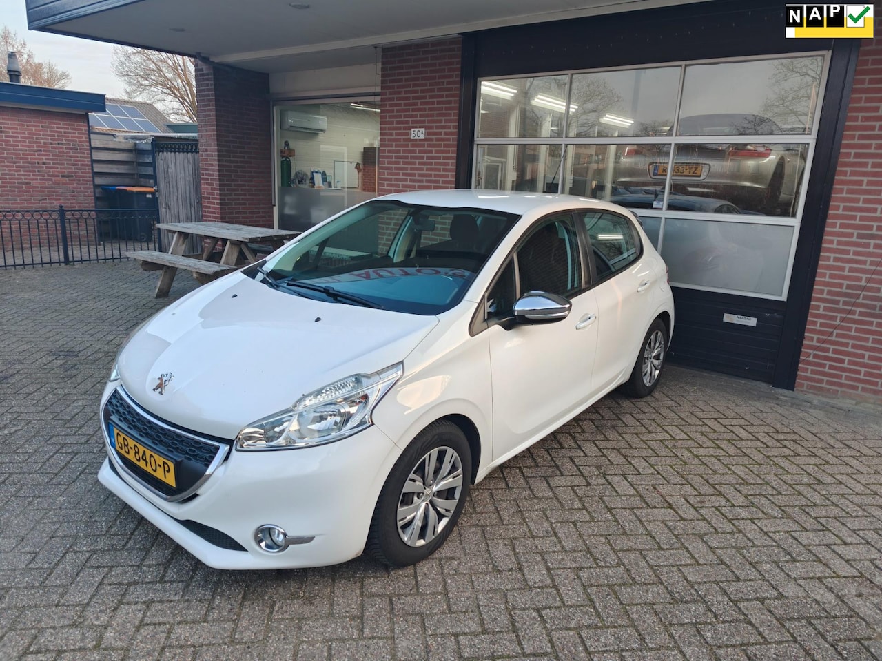 Peugeot 208 - 1.6 BlueHDi Blue Lease 1.6 BlueHDi Blue Lease, Airco, Cruisecontrol, NAP - AutoWereld.nl