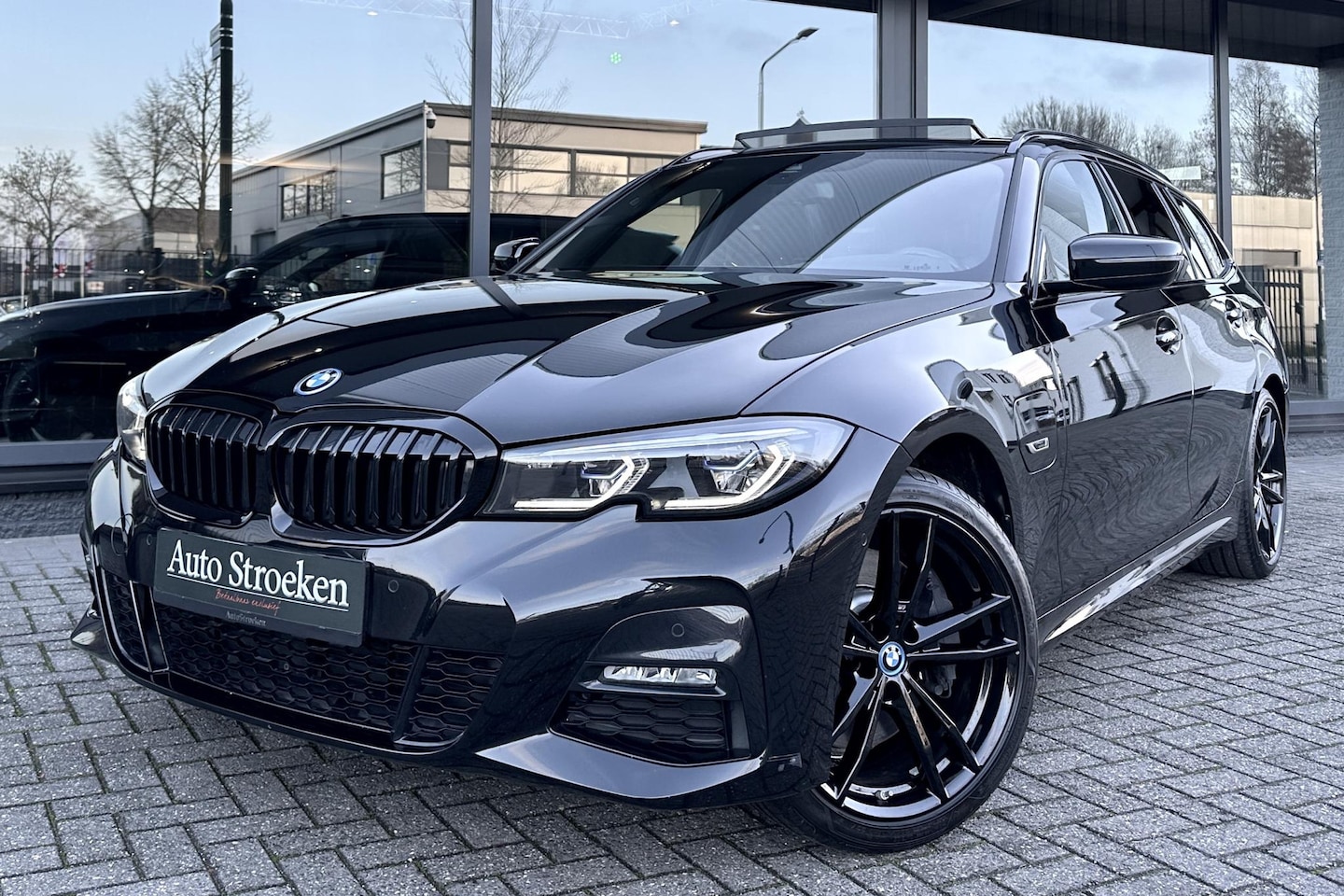 BMW 3-serie Touring - 330e High Exe. M Sport Laser Pano Leder Hud - AutoWereld.nl