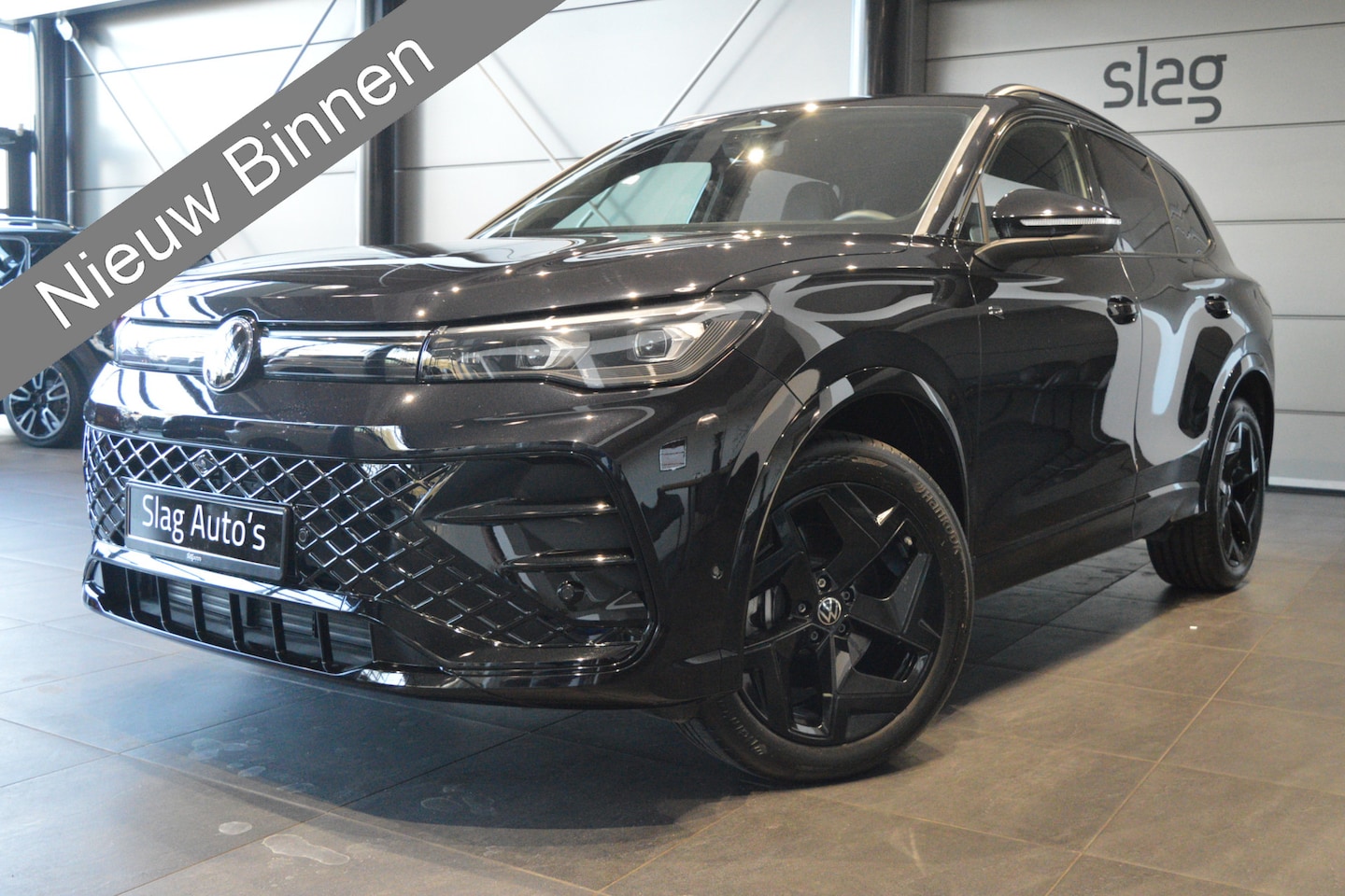 Volkswagen Tiguan - 2.0 TDI 3X R-LINE Black Style navi camera trekhaak 150 pk !! - AutoWereld.nl