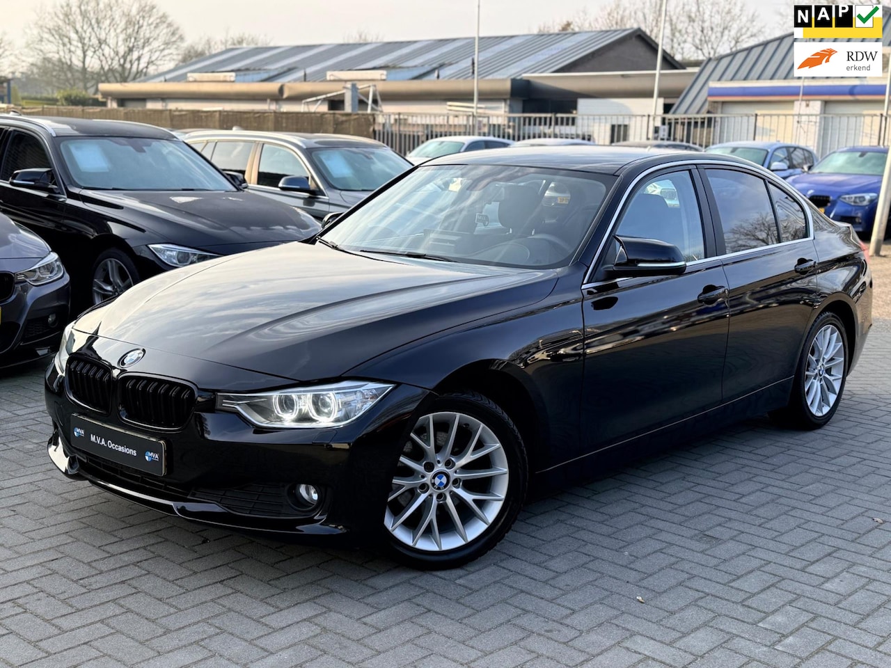 BMW 3-serie - 320i EfficientDynamics Edition Executive|Nieuwe Ketting + Klepseals|Carplay|Cruise control - AutoWereld.nl