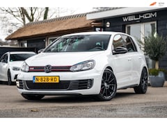 Volkswagen Golf - 2.0 GTI Adidas Edition Automaat I Gelimiteerde oplage I Bi-Xenon I Bodykit I Wit parelmoer