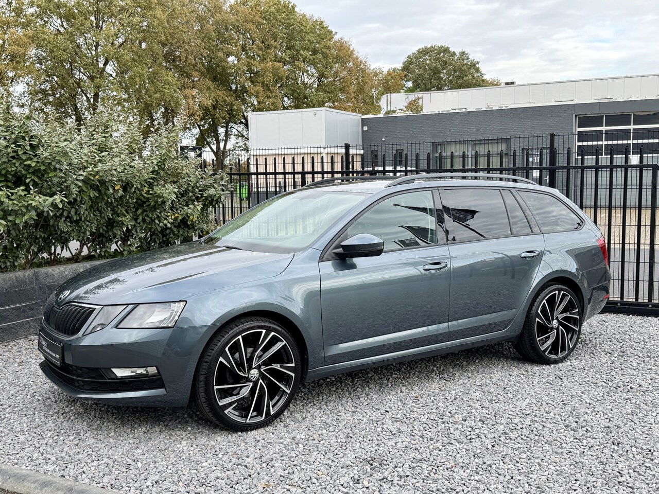 Skoda Octavia Combi - 1.0 TSI DSG Ambition Navi|Cruis|PDC|Media Antraciet - AutoWereld.nl