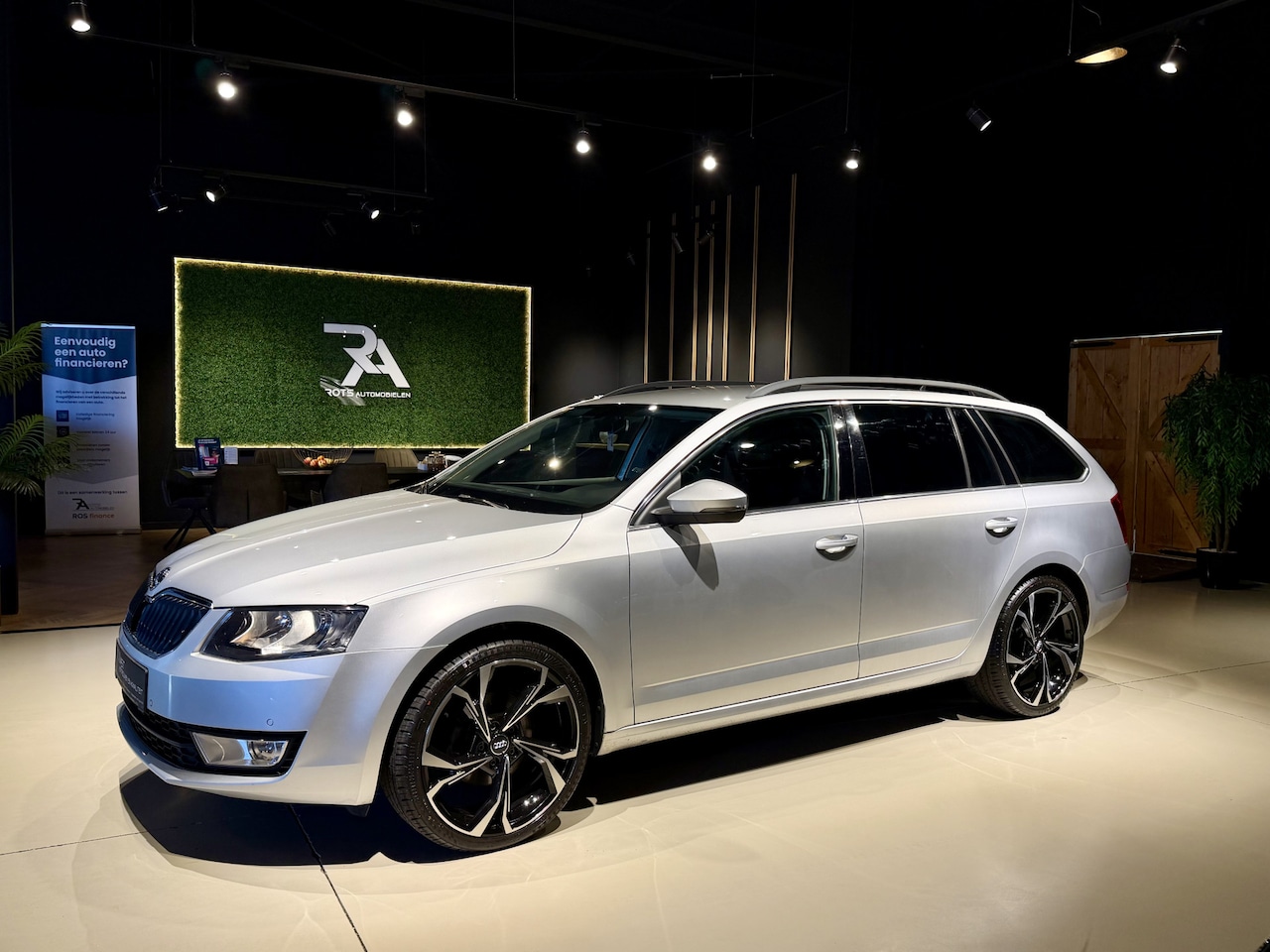 Skoda Octavia Combi - TSI 6-Bak Ambition Navi|Cruis|PDC|Media Zilver - AutoWereld.nl