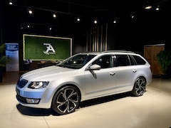 Skoda Octavia Combi - TSI 6-Bak Ambition Navi|Cruis|PDC|Media Zilver