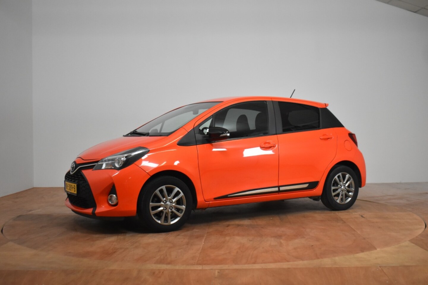 Toyota Yaris - 1.3 VVT-i Orange Sport 1.3 VVT-i Orange Sport - AutoWereld.nl