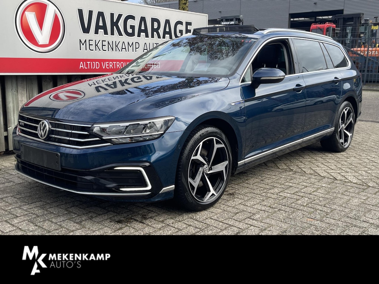 Volkswagen Passat Variant - 1.4 TSI PHEV GTE Business 18"/Trekhaak/Panoramadak/Stoelverwarming v+a/Dodehoek/Adaptieve - AutoWereld.nl