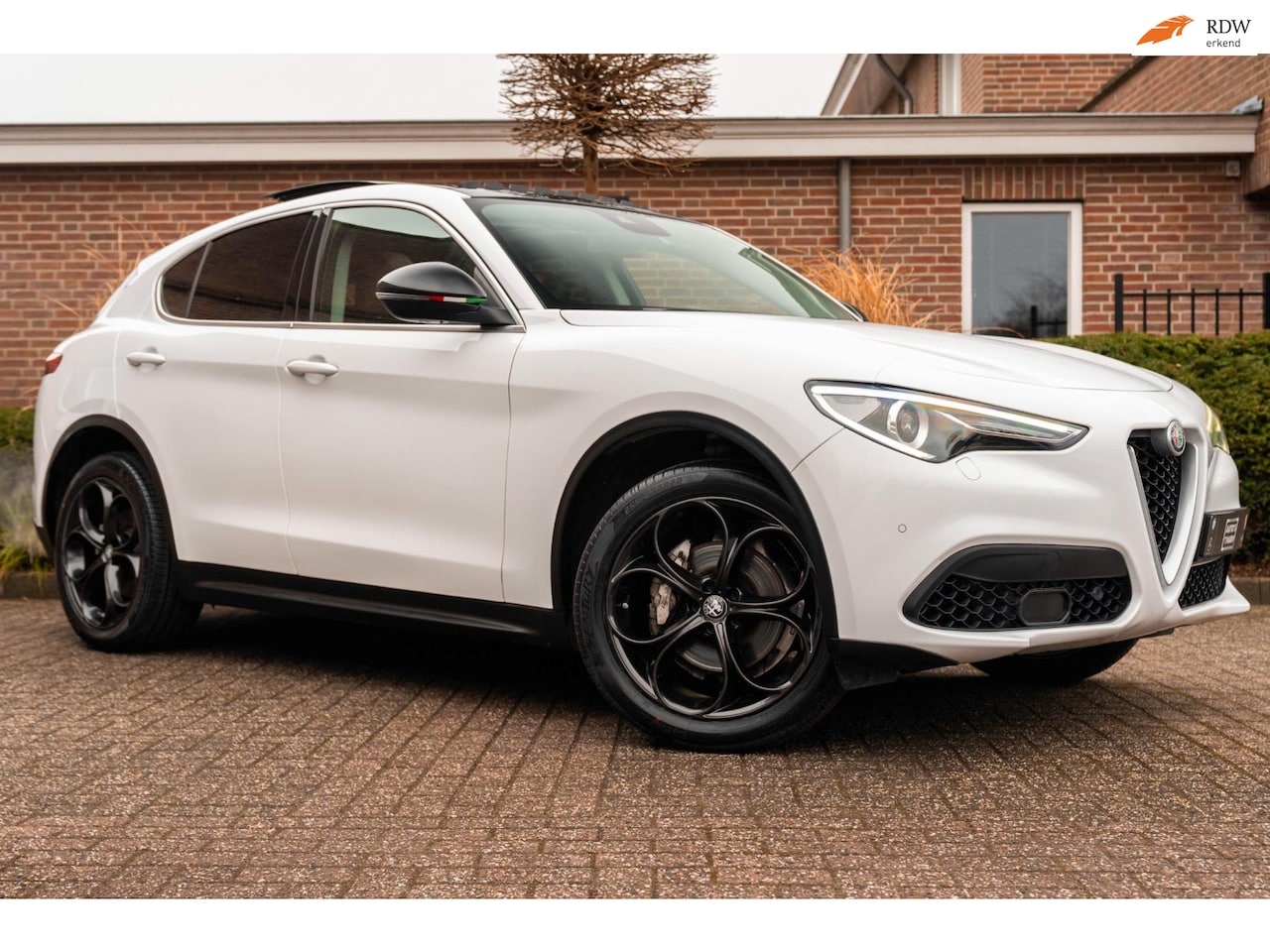 Alfa Romeo Stelvio - 2.0 T AWD Super 200 PK Pano Camera Stoel/stuurverw. Haf/Leder 20'' - AutoWereld.nl