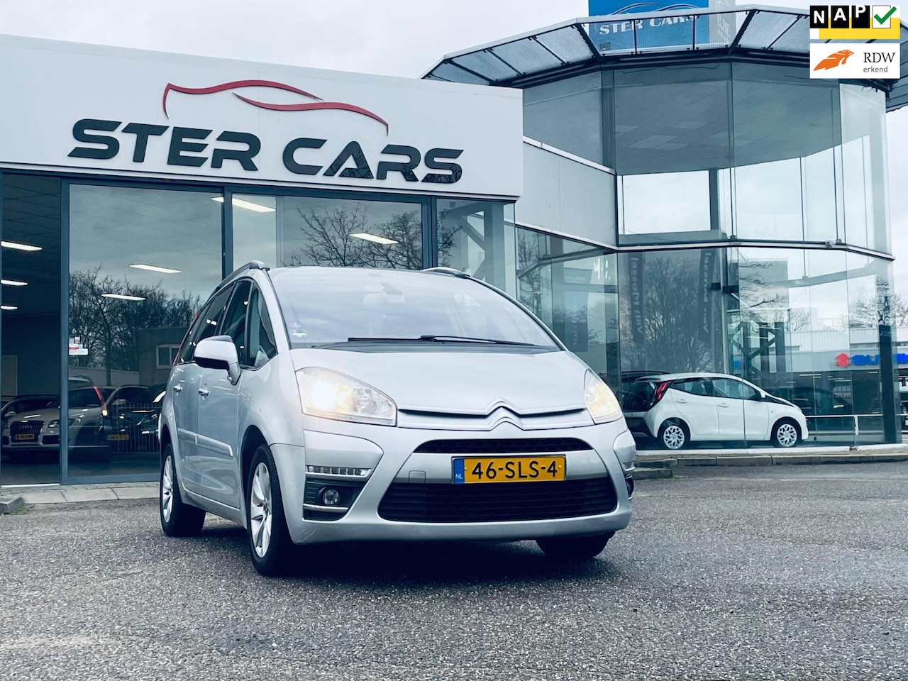 Citroën Grand C4 Picasso - 1.6 THP Selection EGS 7P, Autommat, Trekhaak, NAP, APK - AutoWereld.nl