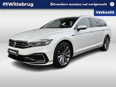 Volkswagen Passat Variant - 1.4 TSI DSG PHEV GTE Business / Panorama dak / Ledere bekleding / Trekhaak / Led Matrix