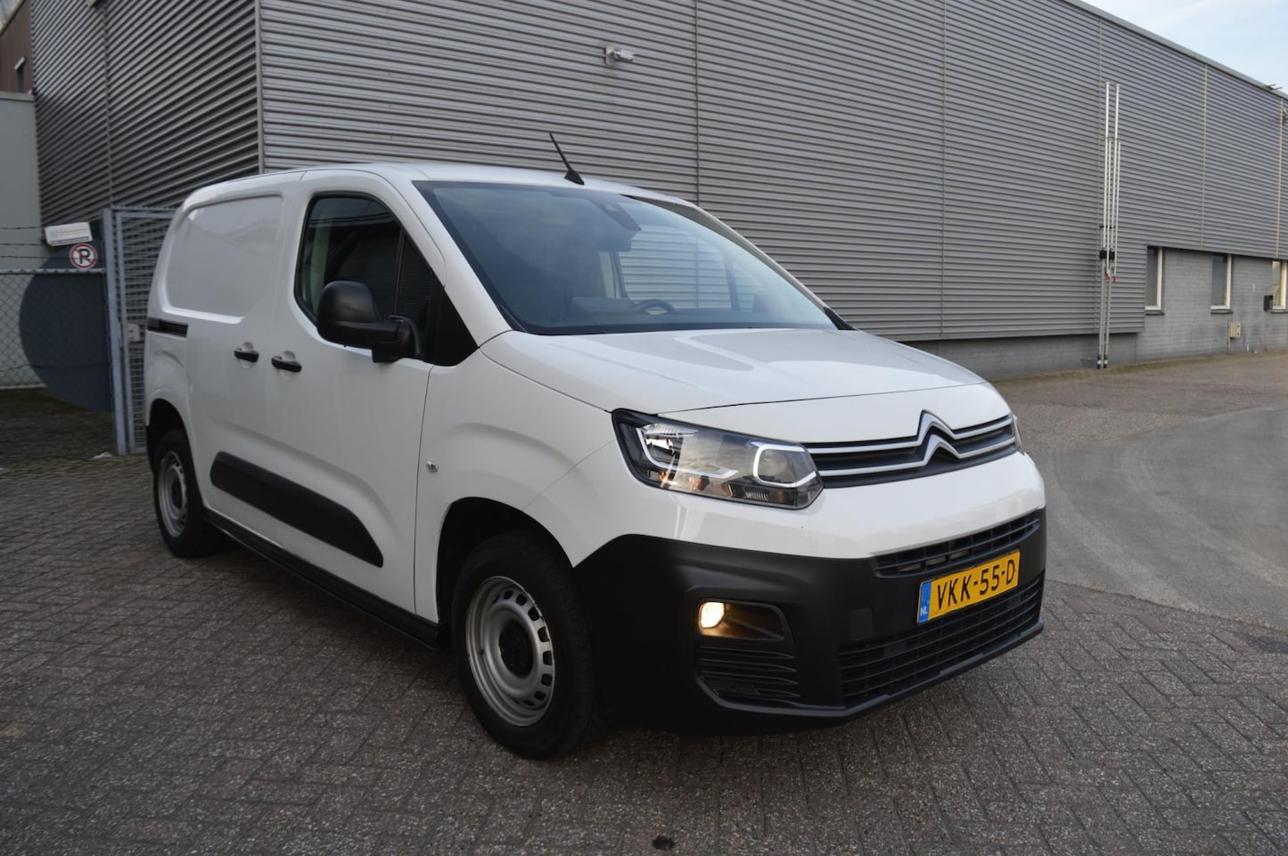 Citroën Berlingo - 1.5 BlueHDI Driver bj21 63204 km NAP NAVI elec pak - AutoWereld.nl