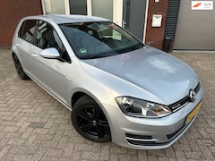 Volkswagen Golf - 1.0 TSI Connected Series / Navi / Camera / PDC / Clima / NAP