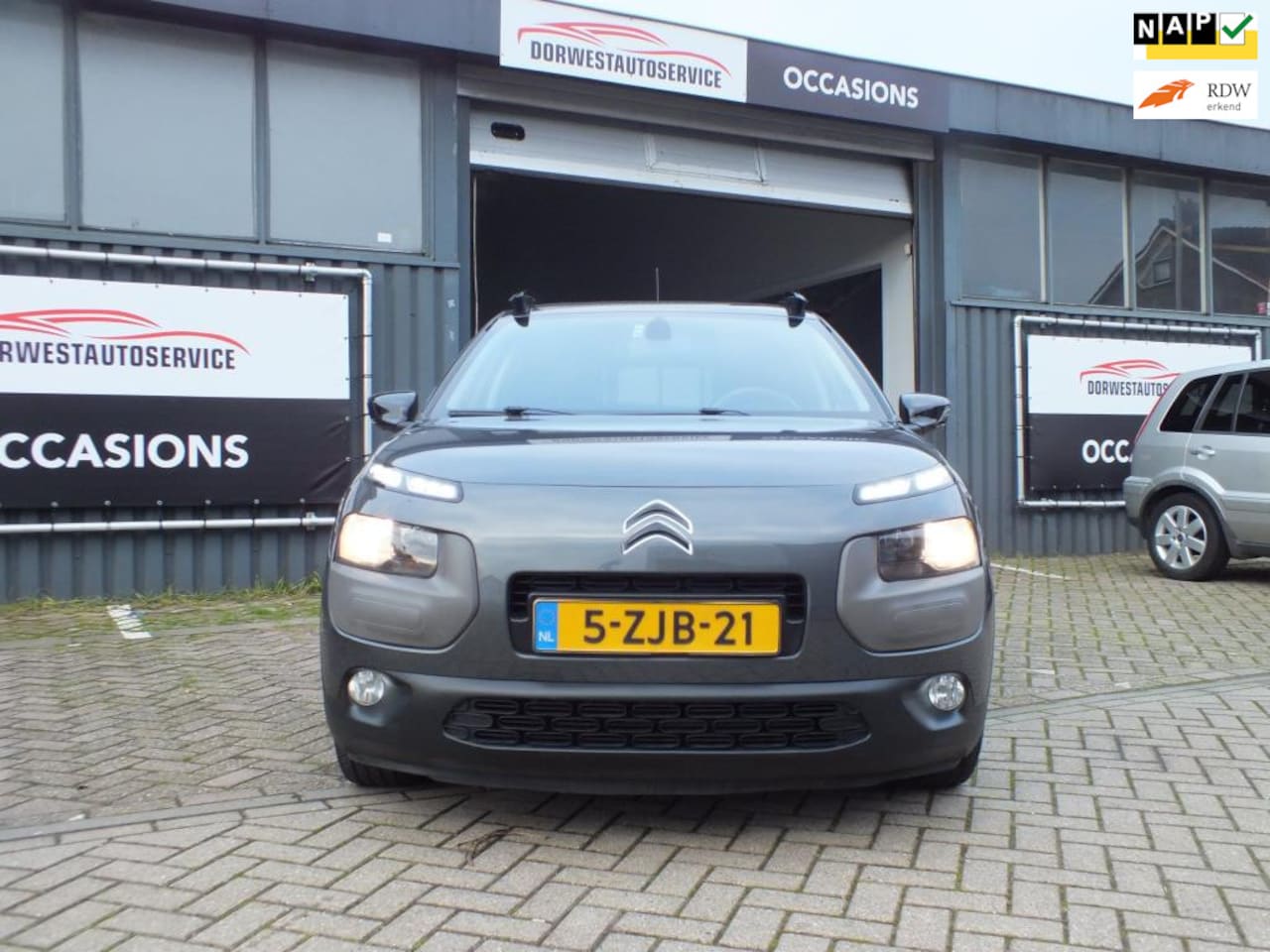 Citroën C4 Cactus - 1.2 e-VTi Shine!2015!Airco!Automaat!Nap - AutoWereld.nl