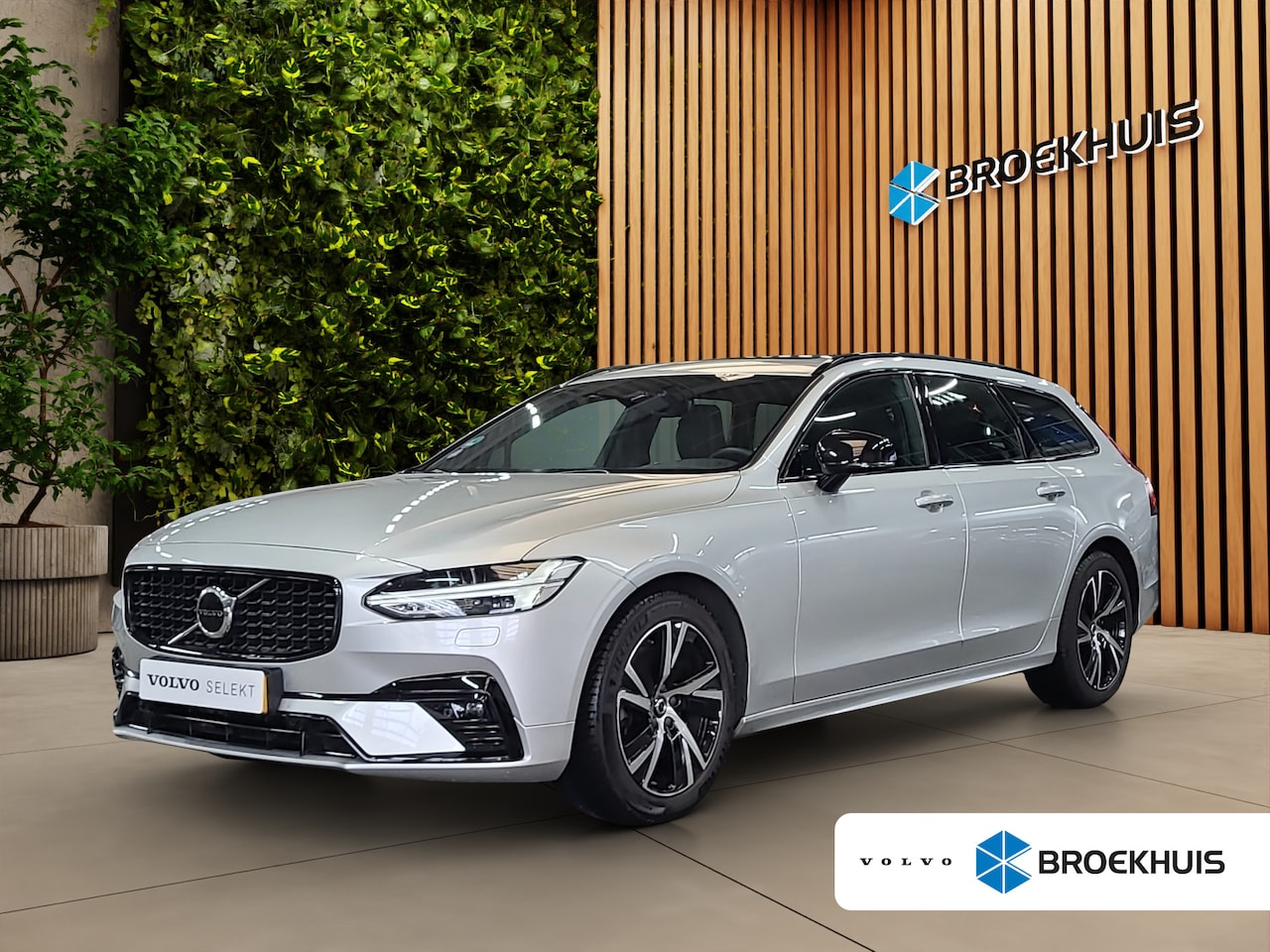 Volvo V90 - 2.0 B4 R-Design | Trekhaak | Panoramadak | Google! | Harman/Kardon | Head-up display - AutoWereld.nl