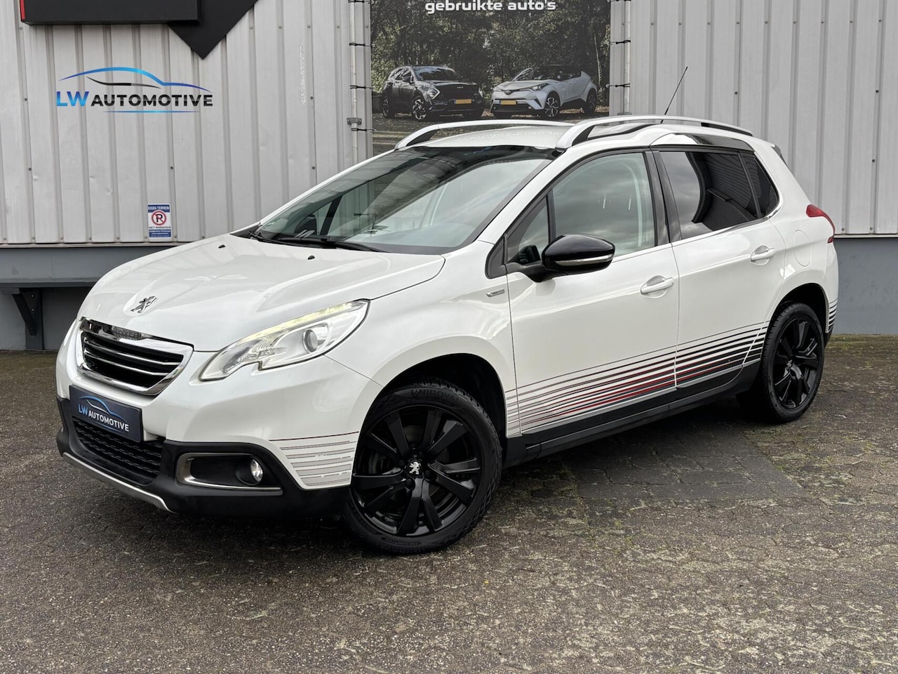 Peugeot 2008 - 1.2 PureTech Urban Cross | Navi | Trekhaak | Distr. riem v.v. - AutoWereld.nl