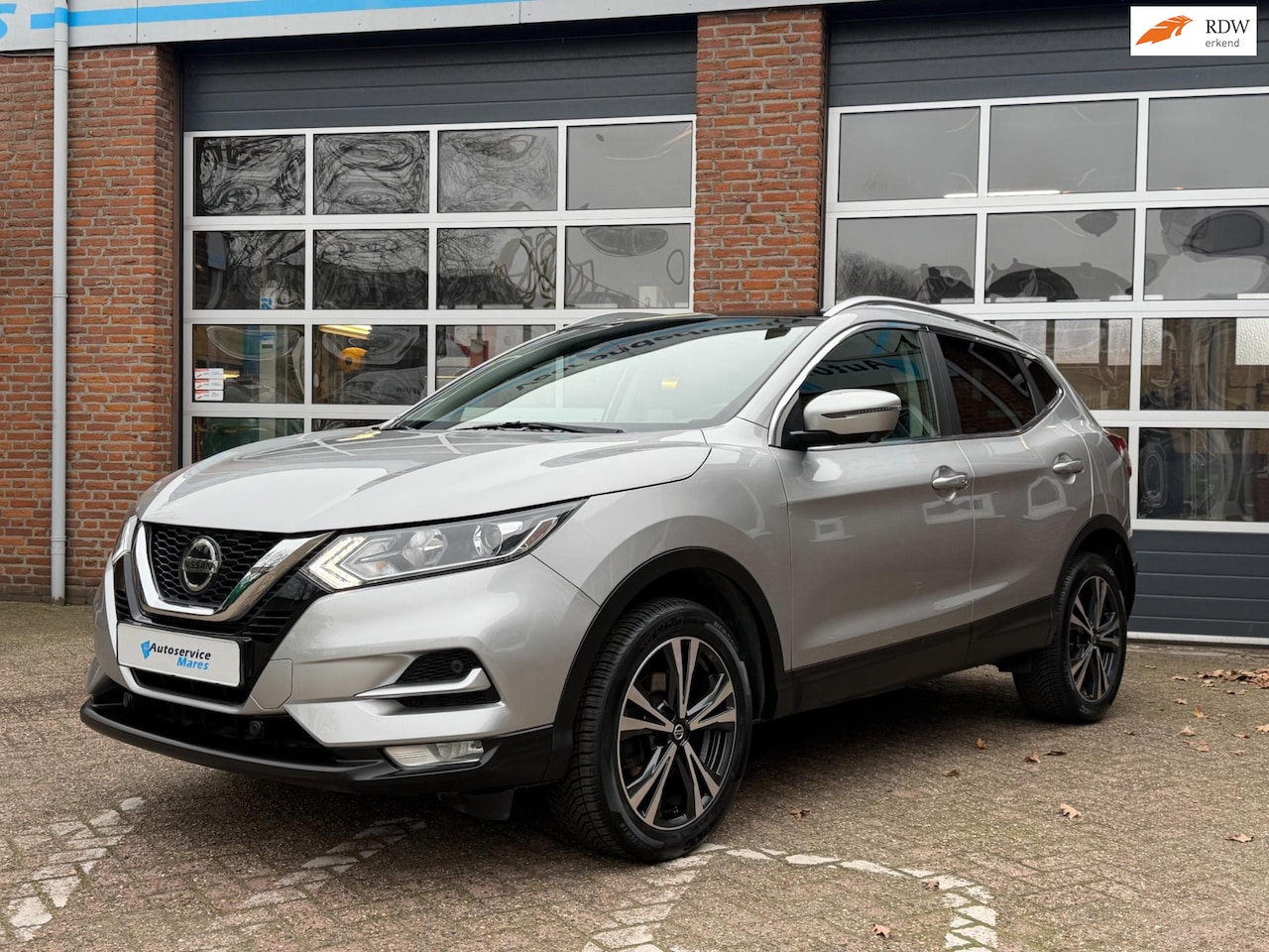 Nissan Qashqai - 1.3 DIG-T N-Connecta, navi, 360 camera, cruise, panodak, 2 x PDC - AutoWereld.nl