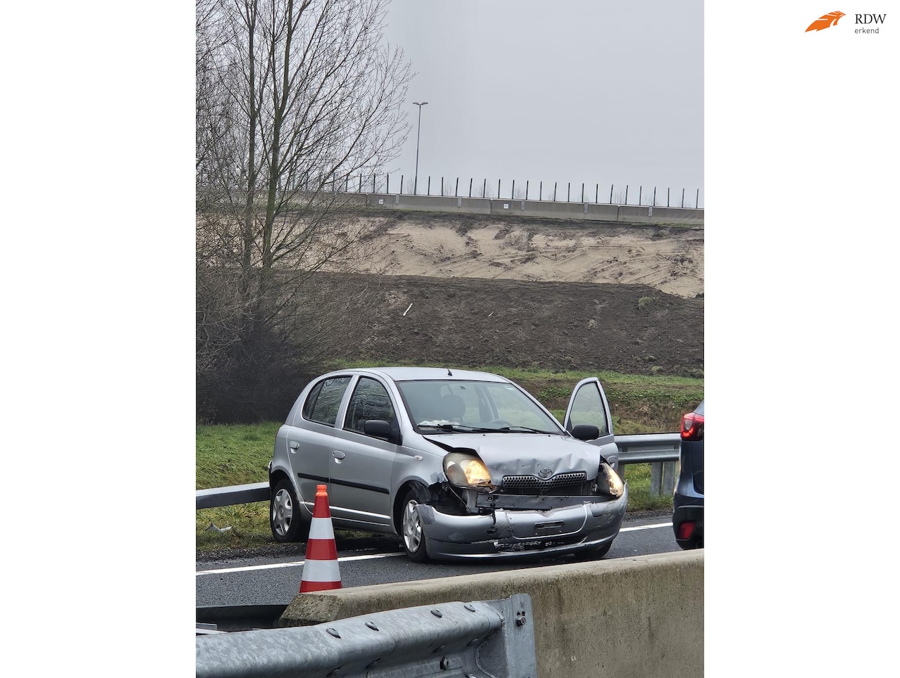 Toyota Yaris - 1.3-16V VVT-i Sol AUTOMAAT SCHADE AUTO-EXPORT - AutoWereld.nl