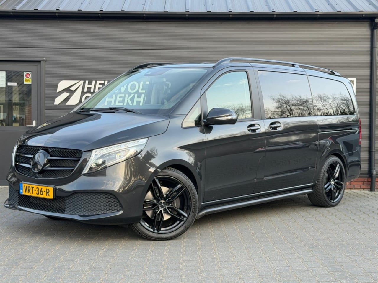 Mercedes-Benz V-klasse - 300d Lang DC BLACK | Trekhaak | Leder | Camera | LED | - AutoWereld.nl