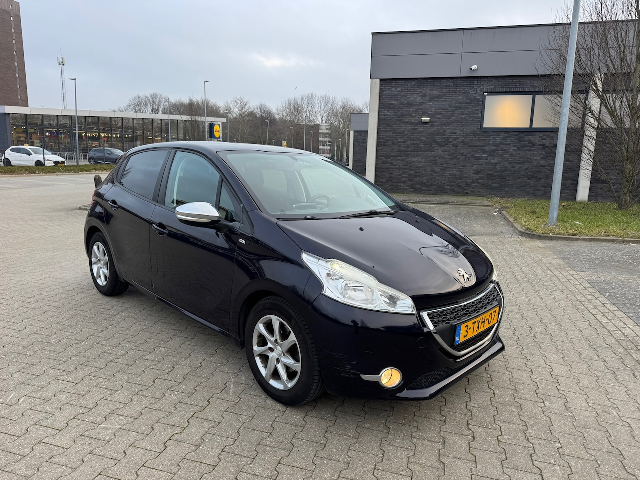 Peugeot 208 - 1.2 e-VTi Style. AUTOMAAT - AutoWereld.nl