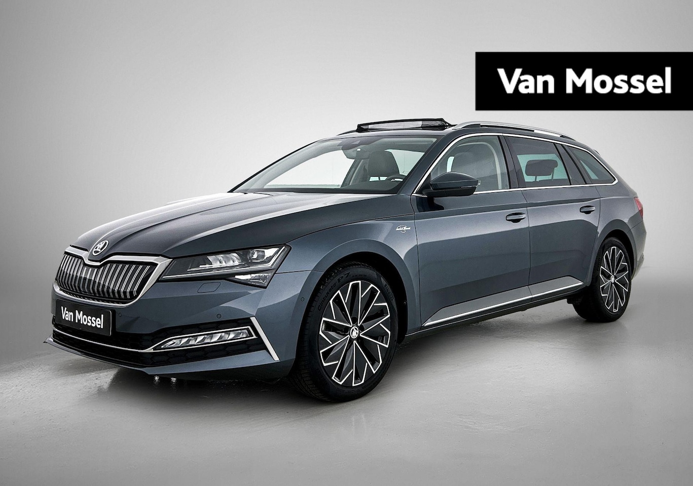 Skoda Superb Combi - 1.4 TSI iV DSG Laurin & Klement Combi | Automaat | Vol-Leder | Panoramadak | Trekhaak | Ap - AutoWereld.nl