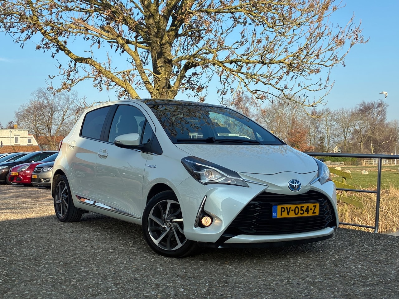 Toyota Yaris - 1.5 Hybrid Premium | Panodak + Navi + Clima + Cruise nu €10.975,-!! - AutoWereld.nl