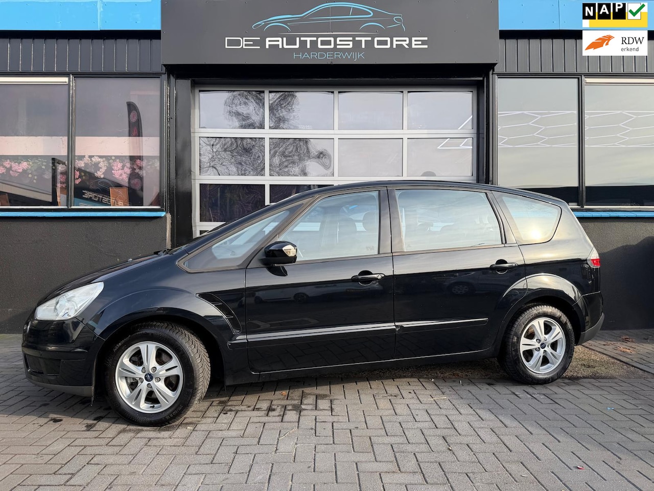 Ford S-Max - 2.0-16V Airco leder navi Trekhaak Cruise Zeer mooie Auto!!! - AutoWereld.nl