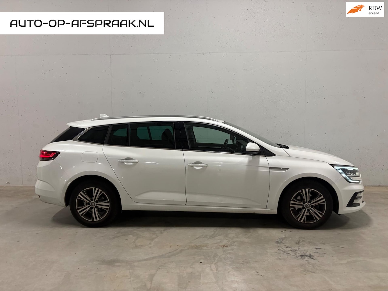 Renault Mégane Estate - 1.3 TCe Intens BTW 21% Navi Cruise Clima Trekhaak - AutoWereld.nl