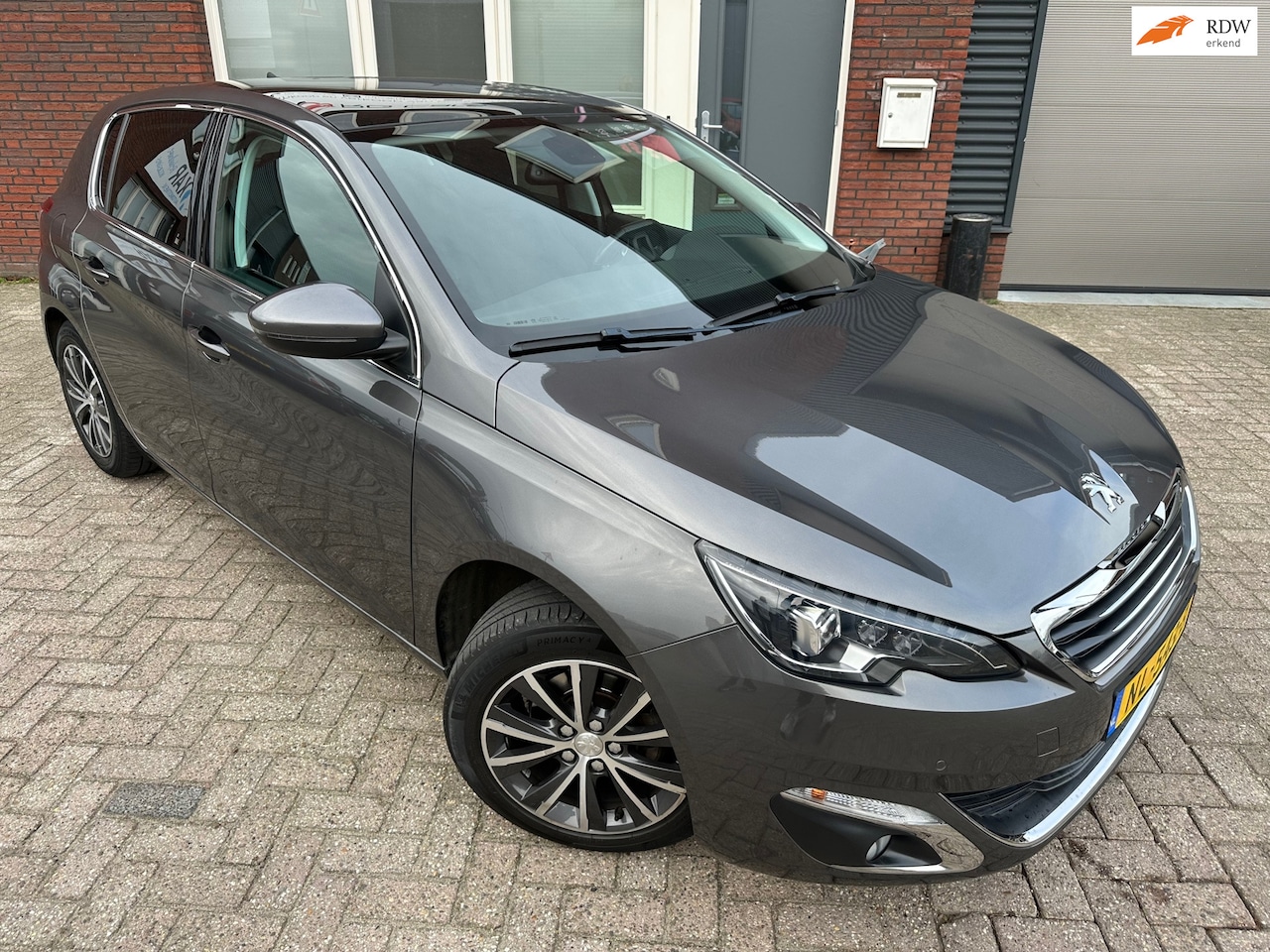 Peugeot 308 - 1.2 PureTech Allure / Pano / Navi / PDC / DAB / NAP - AutoWereld.nl