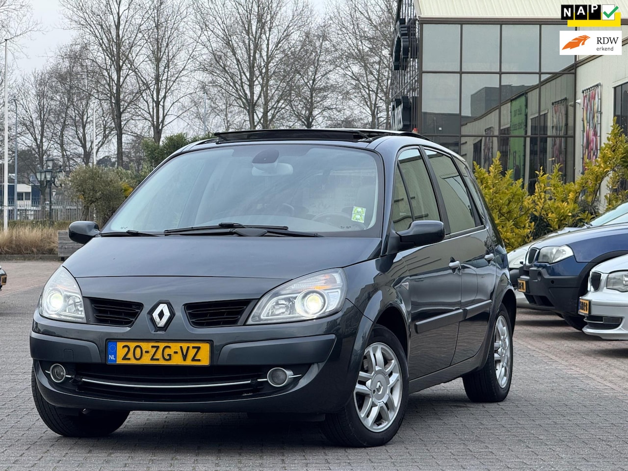 Renault Scénic - 1.6-16V Tech Line | Panoramadak | Xenon | Parkeersensoren | Trekhaak | - AutoWereld.nl