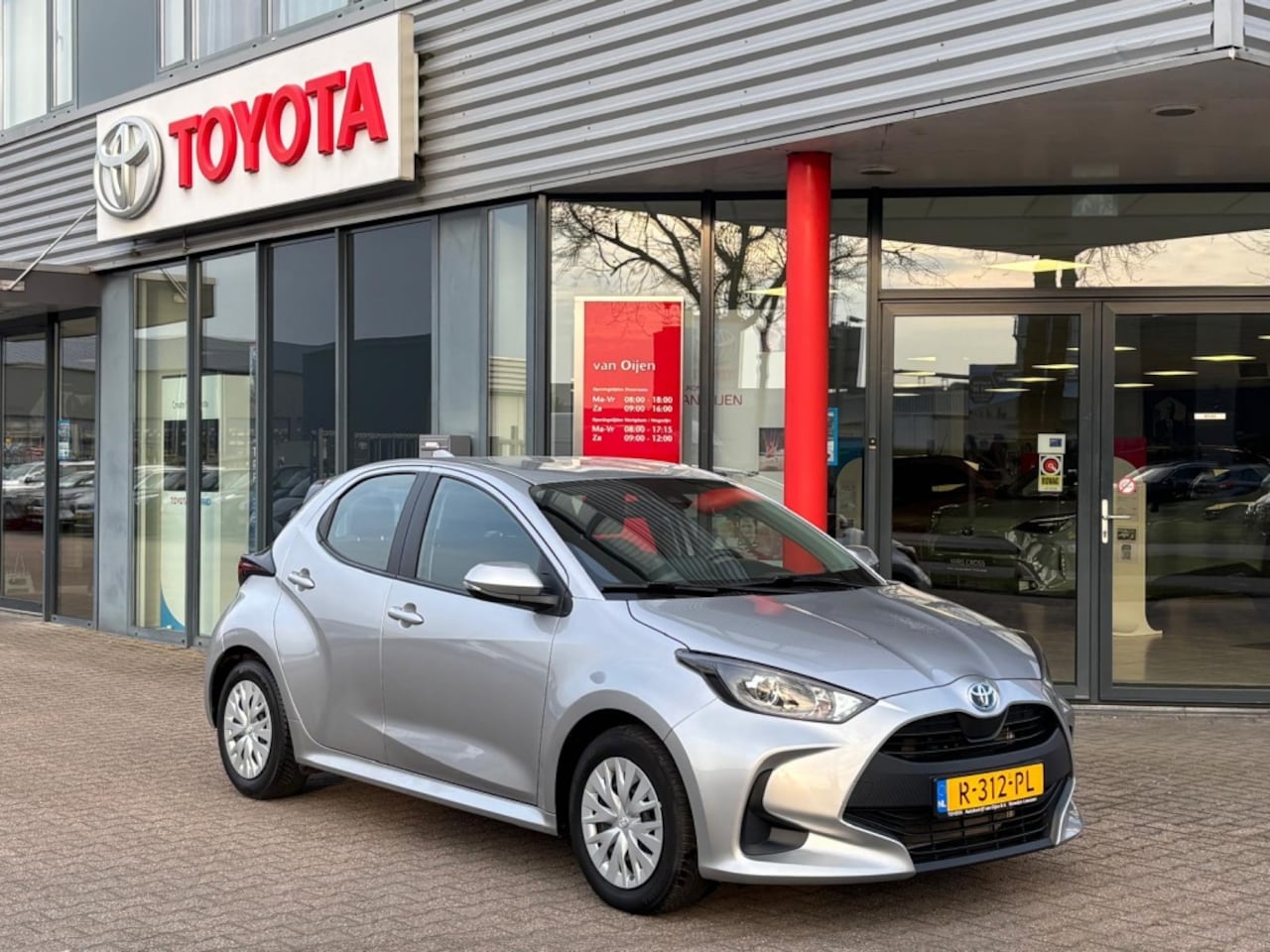 Toyota Yaris - 1.5 Hyb. Active | Automaat | Trekhaak | Clima | Cruise | Lage km - AutoWereld.nl