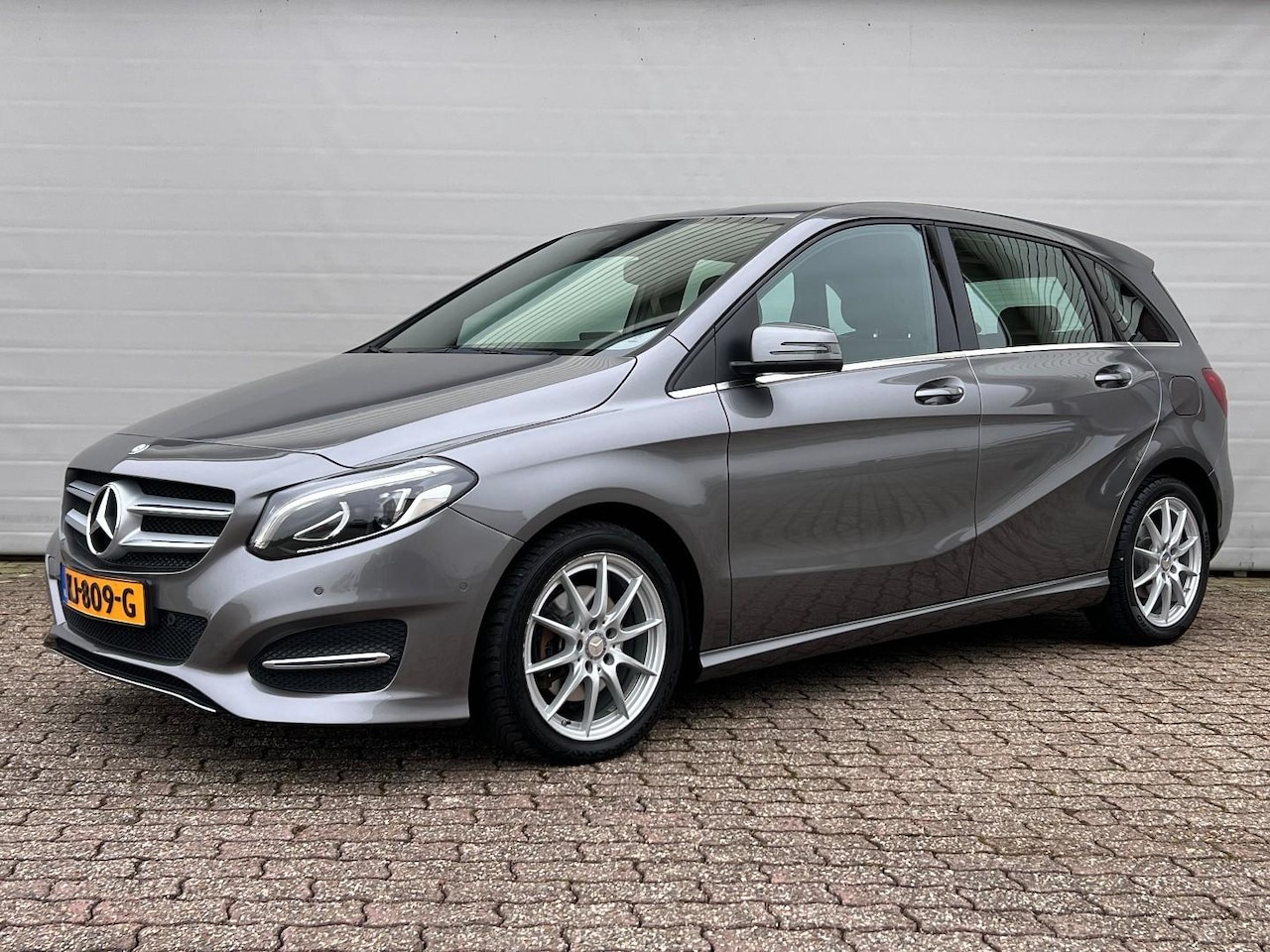 Mercedes-Benz B-klasse - 180 Ambition | Automaat | LED | Dealeronderh. | Nieuwstaat! - AutoWereld.nl