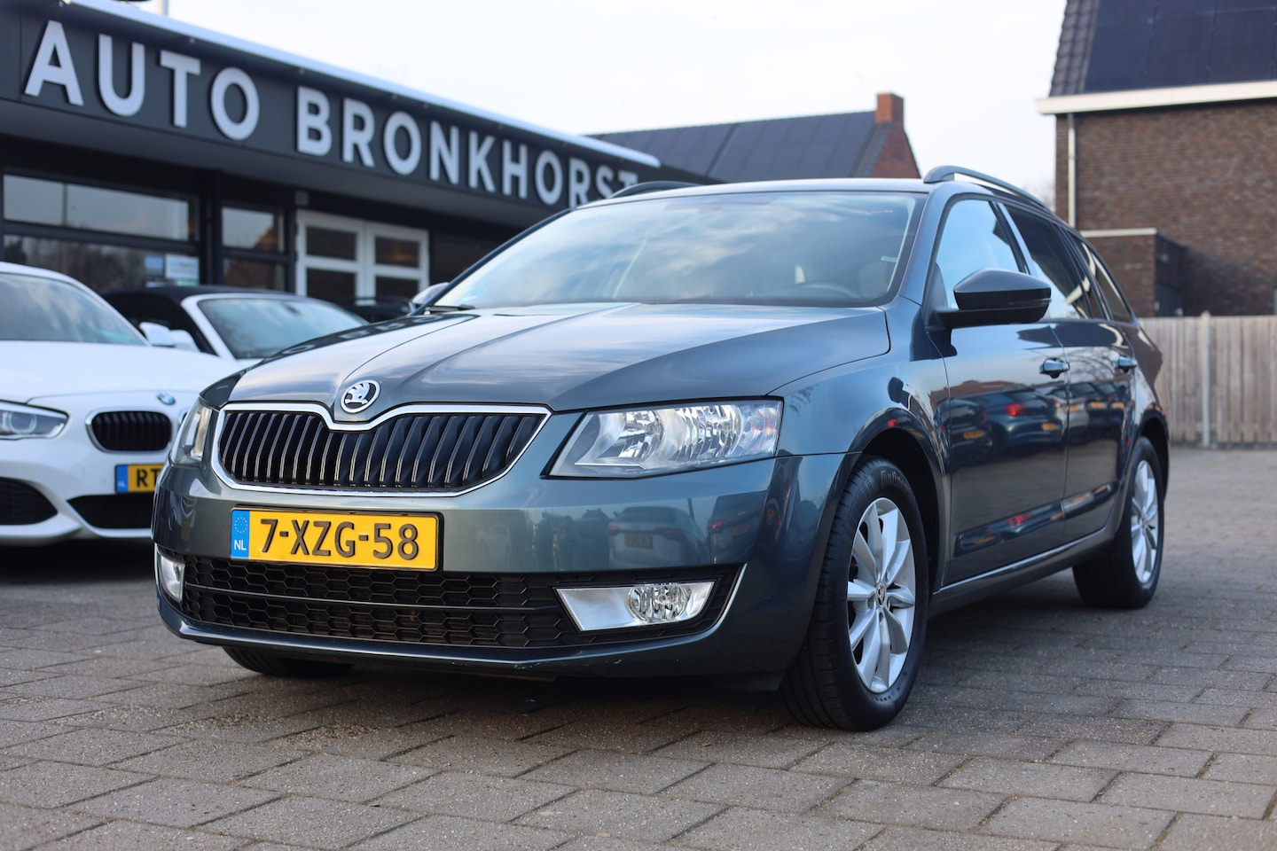 Skoda Octavia Combi - 1.2 TSI GREENTECH | NAVI | CLIMA | TREKHAAK - AutoWereld.nl