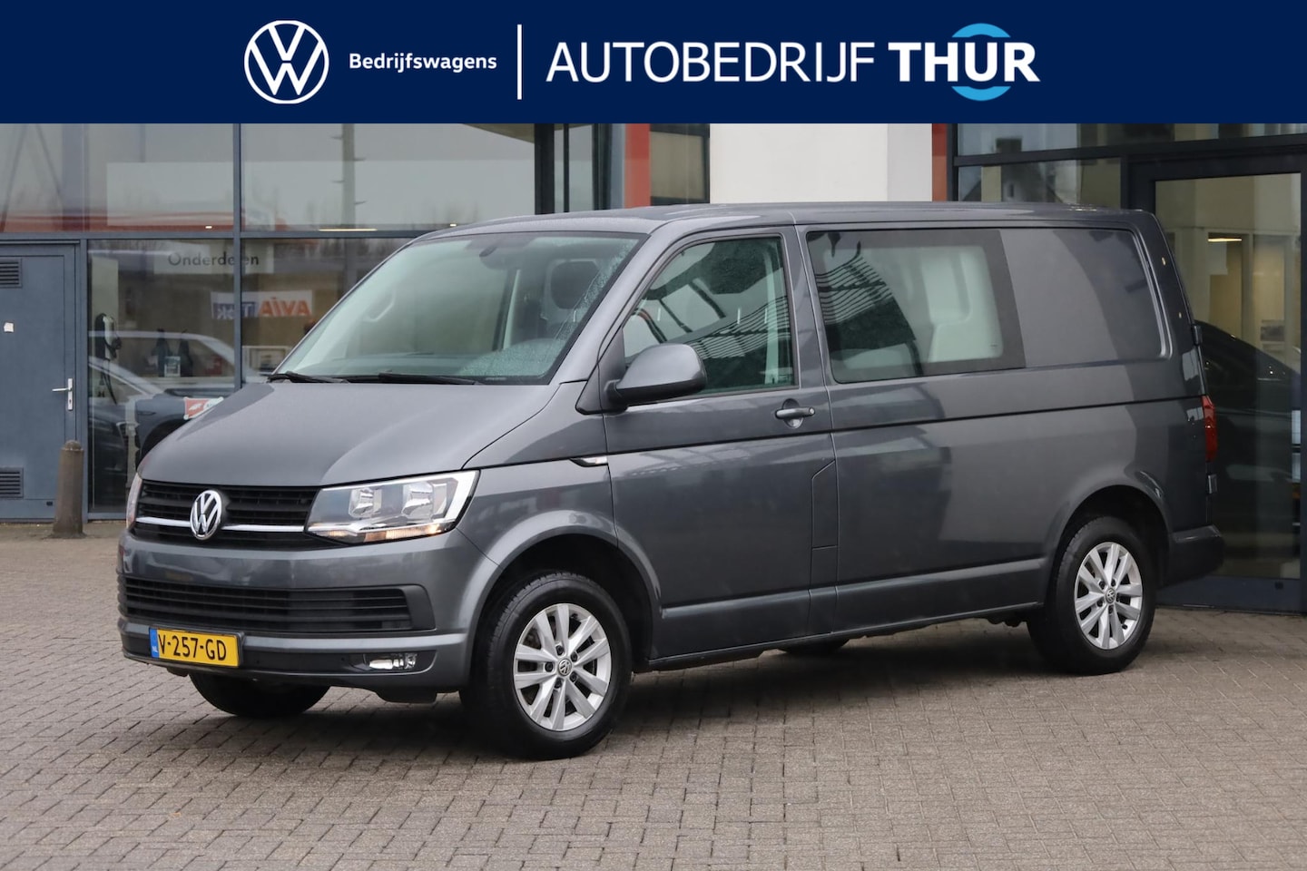 Volkswagen Transporter - 2.0 TDI L1H1 Highline 110KW/150PK, 6 zitplaatsen, highline, pdc voor en achter, LMV, trekh - AutoWereld.nl