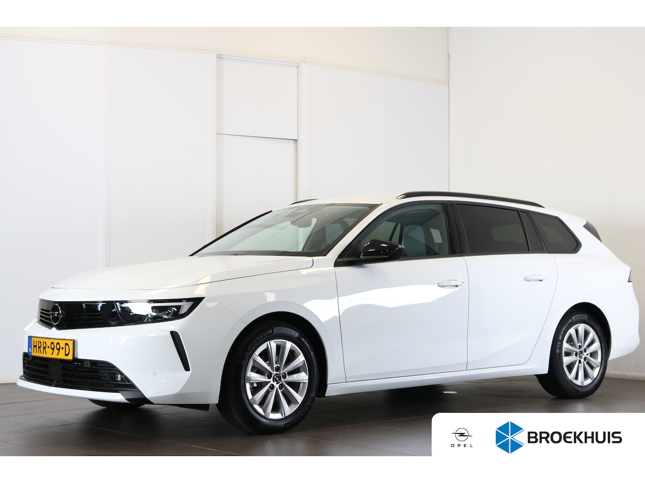 Opel Astra Sports Tourer - 1.2 Turbo 110 Business Edition | Navi | Clima | Adaptive Cruise | Stoel- & Stuurverwarming - AutoWereld.nl