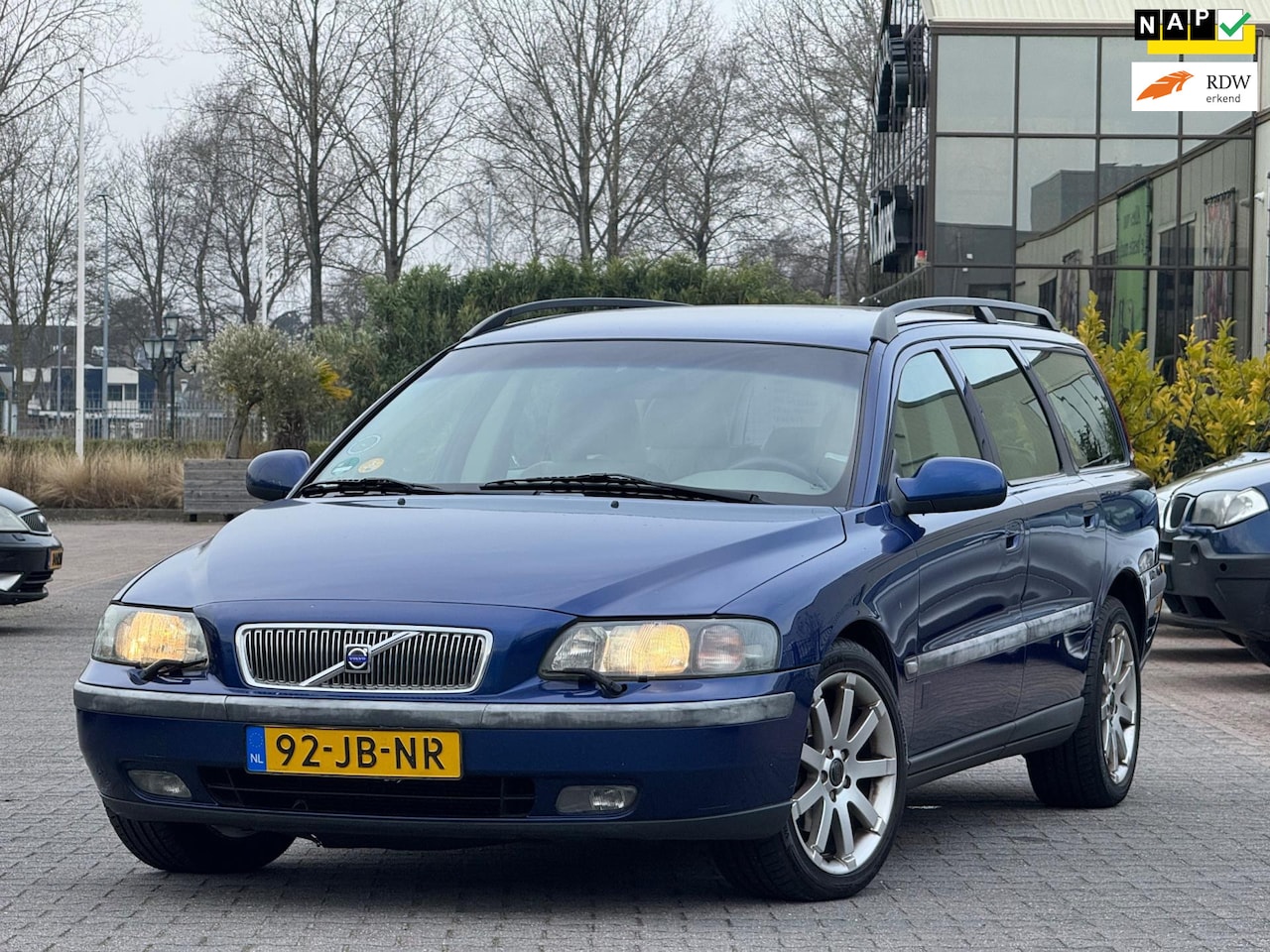 Volvo V70 - 2.4 Comfort Line | Automaat | Leder stoelen | Stoelverwarming | 2 sleutels | Trekhaak | On - AutoWereld.nl