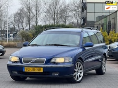 Volvo V70 - 2.4 Comfort Line | Automaat | Leder stoelen | Stoelverwarming | 2 sleutels | Trekhaak | On