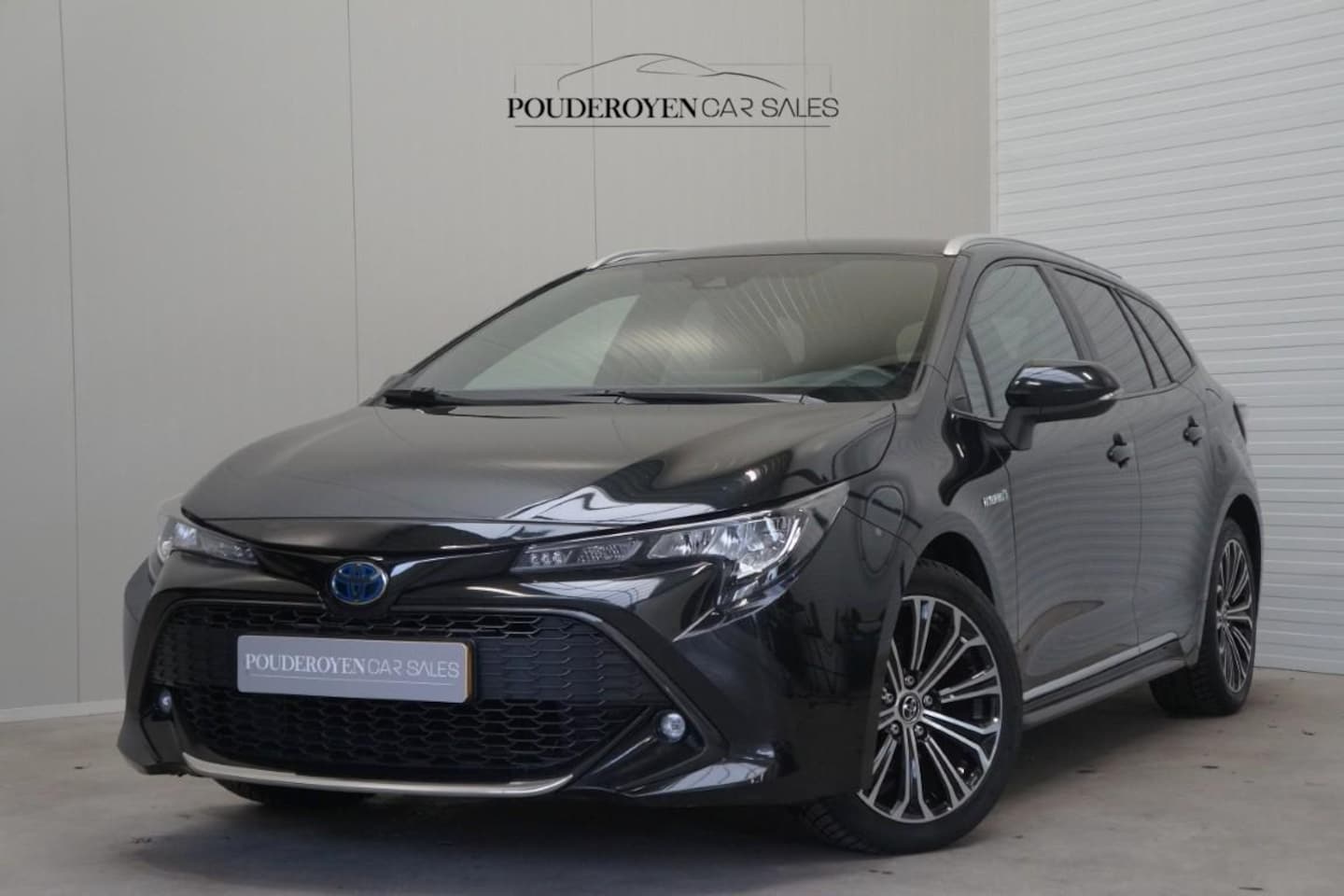 Toyota Corolla Touring Sports - 1.8 Hybrid Dynamic / Camera / Carplay / Adopt cruise / StoelVW / Rijklaar prijs incl. onde - AutoWereld.nl
