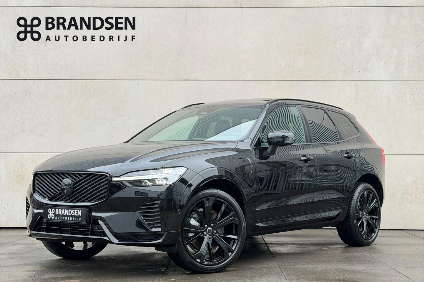 Volvo XC60 - 2.0 T8 Plug-in hybrid AWD Plus Black Edition Pano-H&K-360 gr-Keyless-ACC - AutoWereld.nl