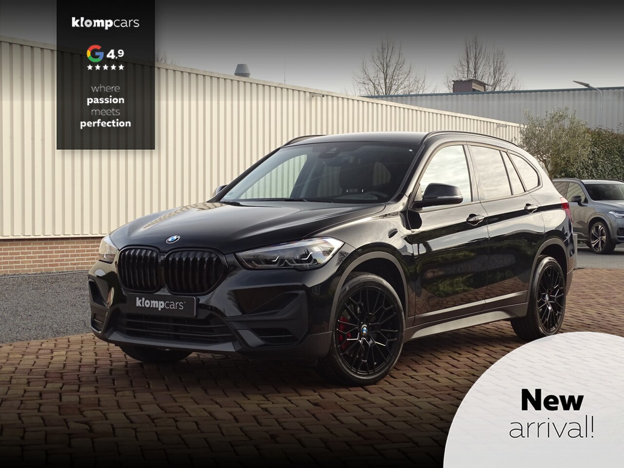 BMW X1 - sDrive20i Sportif | All-Black | Uniek | Custom | 19 inch | Nav - AutoWereld.nl