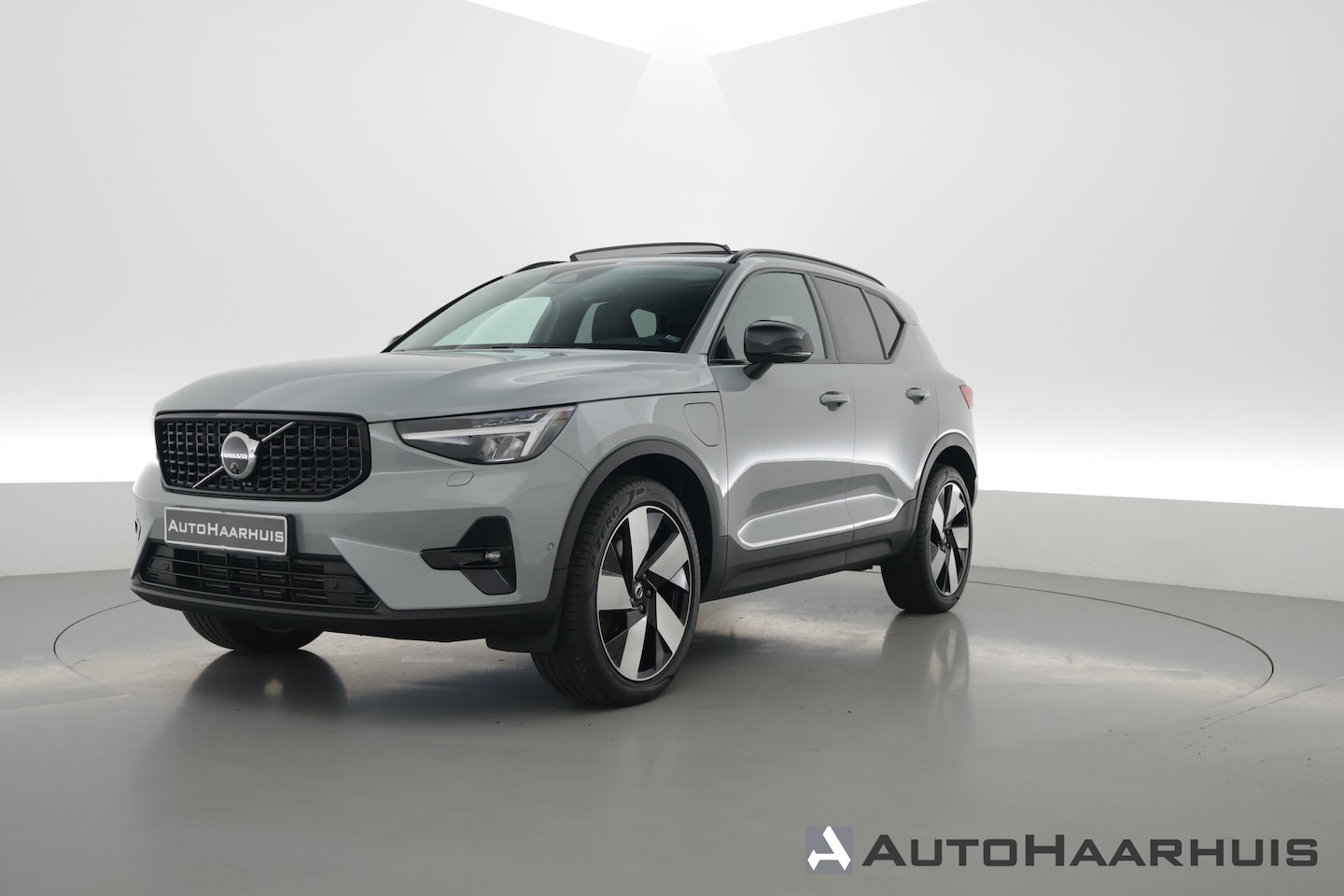 Volvo XC40 - 1.5 T4 Plug-in hybrid Ultimate Dark | Vapour Grey | Pano | Dig. Cockpit | Nav+CarPlay | St - AutoWereld.nl