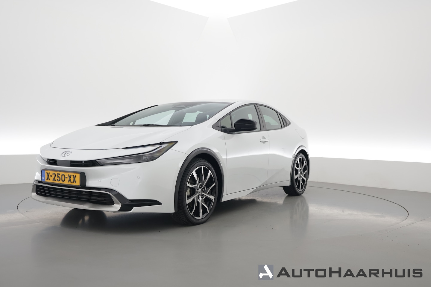 Toyota Prius - 2.0 Plug-in Executive - Orig. NL | Dig. Cockpit | Adapt. Cruise | Stoel-Stuurverw. | Nav+A - AutoWereld.nl