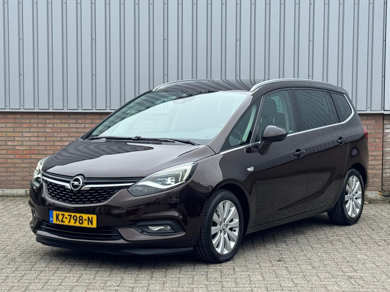 Opel Zafira Tourer - 1.6 Turbo 200pk Innovation 7-persoons/ Camera/ Trekhaak - AutoWereld.nl