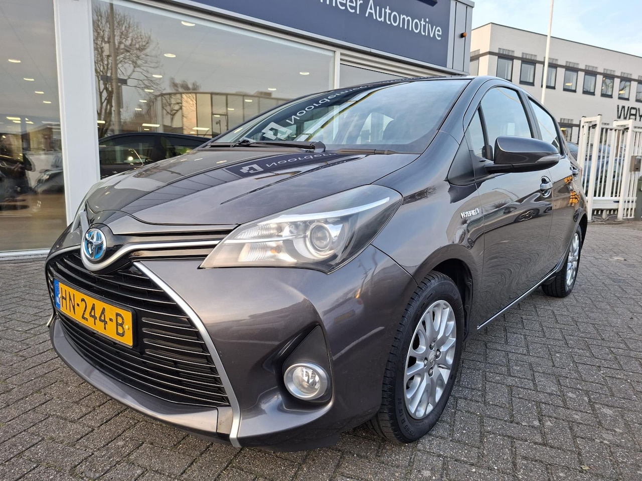 Toyota Yaris - 1.5 Hybrid automaat / navigatie / camera - AutoWereld.nl