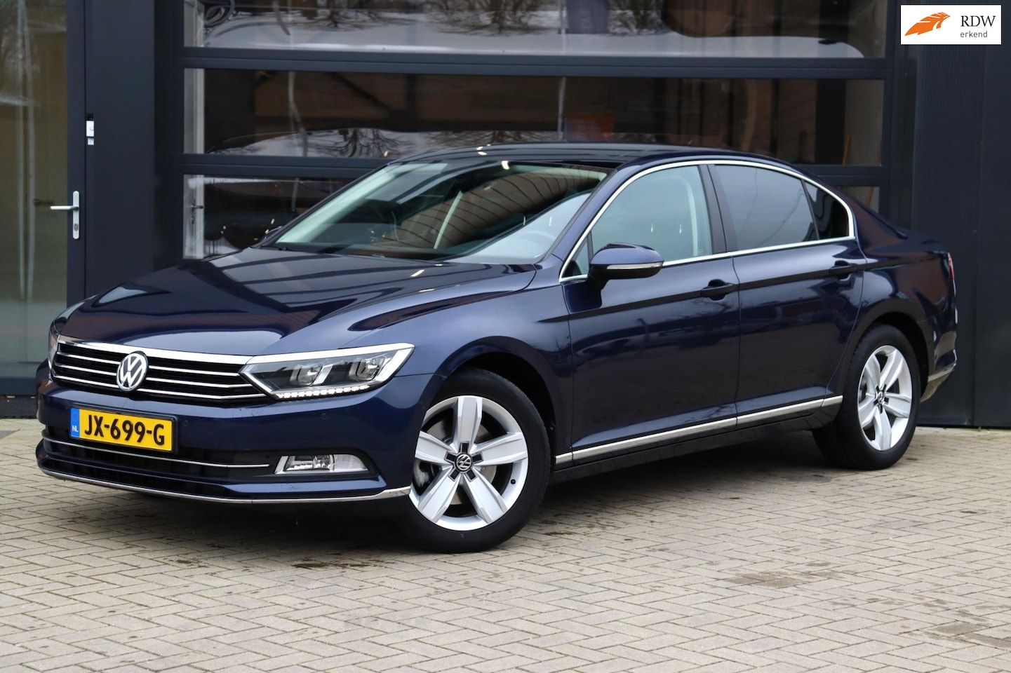 Volkswagen Passat - 1.4 TSI ACT Connected Series Plus | NAP | Cruise | Stoelverwarming | Clima | Apple Carplay - AutoWereld.nl