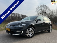 Volkswagen e-Golf - E-DITION Automaat / Apple CarPlay/Android Auto / Clima / Navi / 16" Velgen / PDC / Cruise