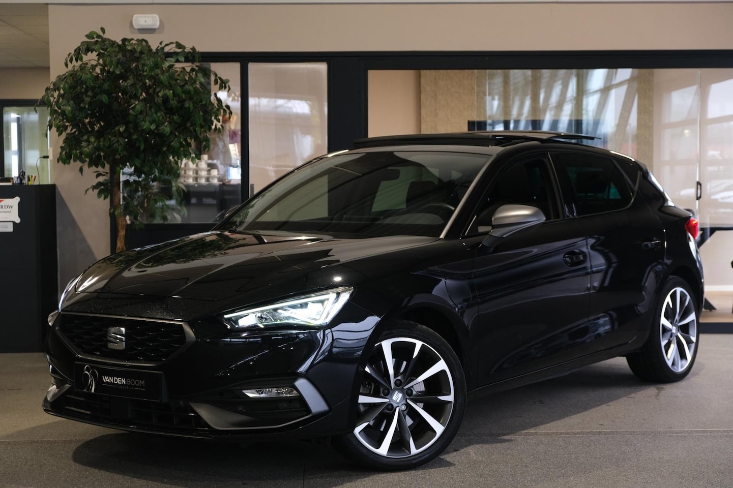 SEAT Leon - 1.4 TSI eHybrid PHEV FR 204 PK DSG Pano Led Alcantara Cam Navi ACC - AutoWereld.nl